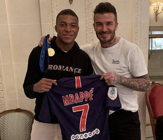 出现在右肋 出现在右肋